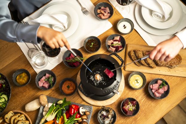 Fondue 2026, © Hotel Gut Ising Fondue 2026, © Hotel Gut Ising