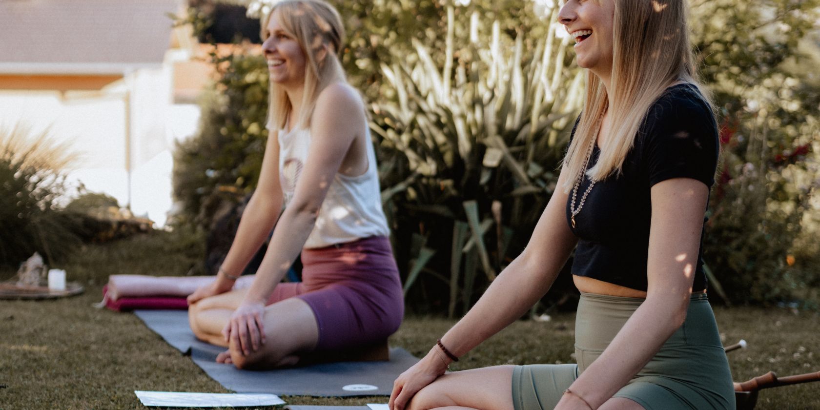 Moon Yoga Mittwoch, © Yoga mit den Twins Moon Yoga Mittwoch, © Yoga mit den Twins