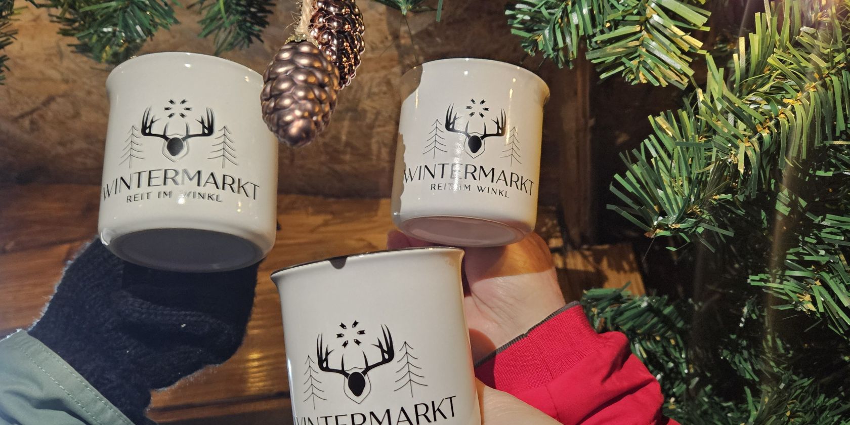 Wintermarkt Glühweintassen, © Tourist Information - Plafinger Wintermarkt Glühweintassen, © Tourist Information - Plafinger