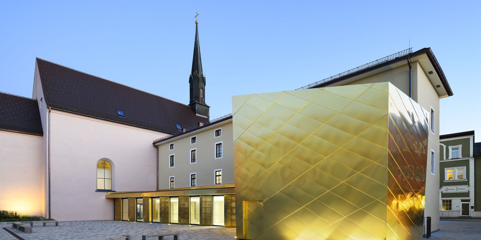 Kulturforum Klosterkirche - Goldener Anbau © Stadt Traunstein, © Kulturforum Klosterkirche Kulturforum Klosterkirche - Goldener Anbau © Stadt Traunstein, © Kulturforum Klosterkirche