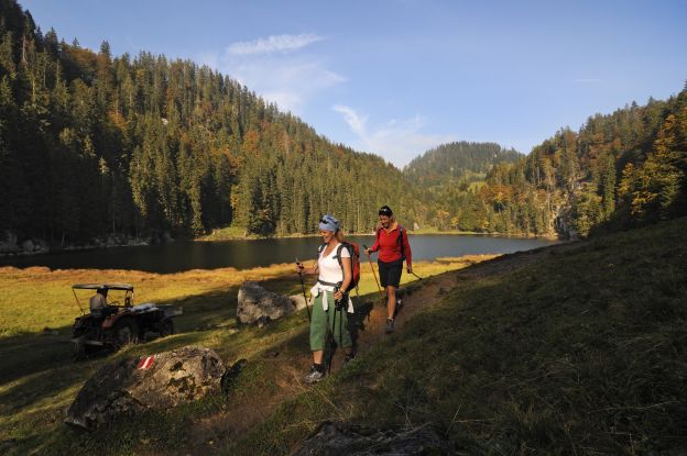 Wanderer am Taubensee, © Eisele Hein