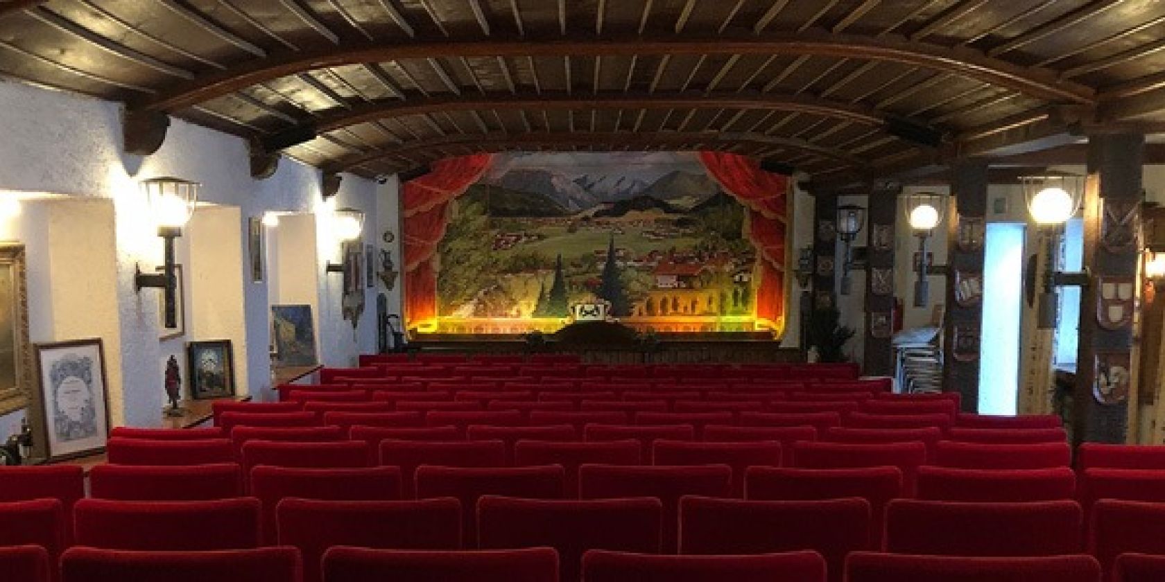 2023-07_bauerntheater-eisenaerzt-theatersaal