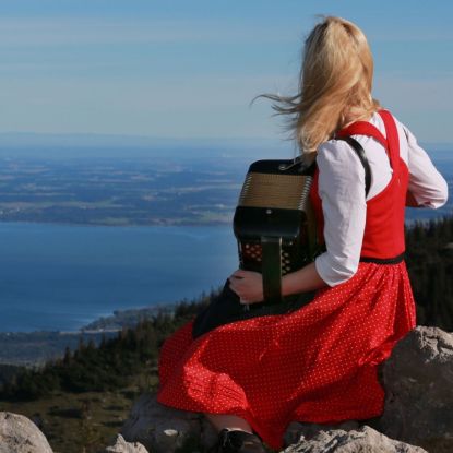 Jodelseminar mit wildromantischer Wanderung - Musik, Natur und Genuss mit der Jodelweltrekordlerin und Biersommelière Andrea Wittmann!