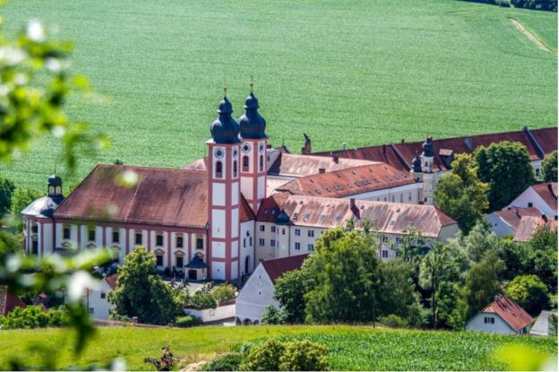 Treff Alt und Jung Hl. Kreuz - Fahrt zum Kloster Au am Inn