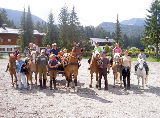 Kinder beim Ponyreiten "Beim Draxl", © Beim Draxl - Heistracher