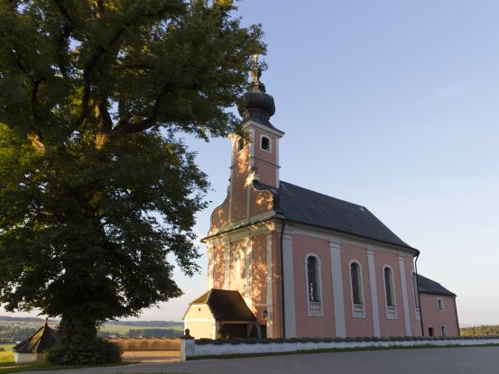 Wallfahrtskirche Mariae Heimsuchung auf dem Mühlberg, © Tourist-Info Waginger See