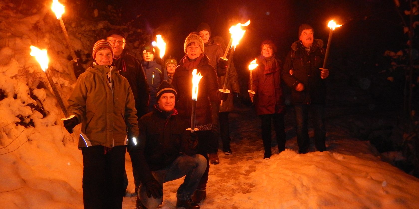 Personen bei der Fackelwanderung mit Walter Wolfenstetter, © Walter Wolfenstetter