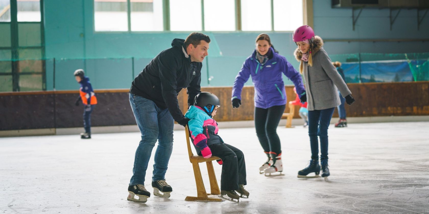 Spaß mit der Familie beim Eislaufen, © Ruhpolding Tourismus / Markus Baumgartner