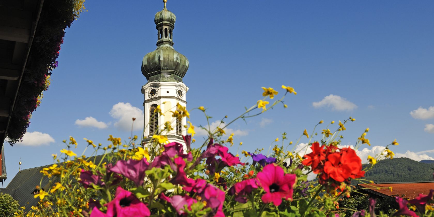 Kirche mit Blumen in Reit im Winkl, © Eisele Hein
