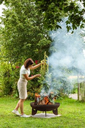 Räuchern mit Kräutern Andrea Illguth, © Andrea Illguth