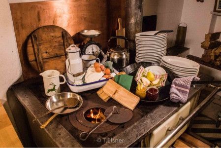 Kn&ouml;delessen im Kaiserschmarrn-Caf&eacute;