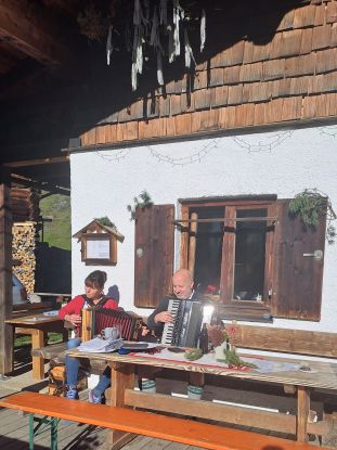 Sonnwendfeier mit Musik auf der Hutzenalm, © Hutzenalm