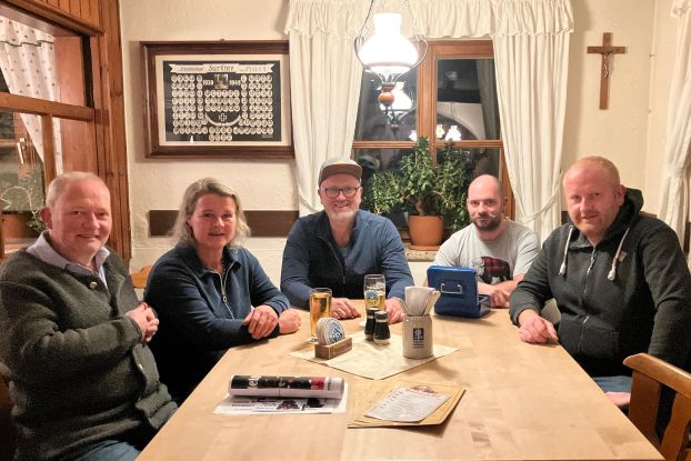 7Harrer ArbeitstreffenChristbaumversteigerung, &copy; 7Harrer