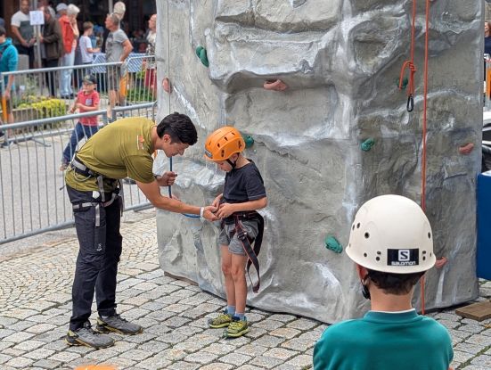 Straßenfest Kletterwand, © Tourist Information - Thomas