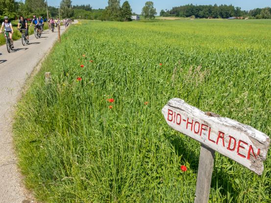 Bio-Genussradltour Waging-Petting-Kirchanschöring, © Tourist-Info Waginger See / Richard Scheuerecker