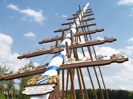 Maibaumaufstellen, © Tourist-Info Waginger See